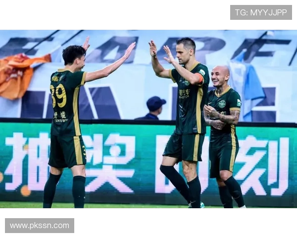 中超冬季转会窗口大揭秘：各队阵容更新引发激烈竞争，明星球员加盟曝光 - 副本 (2) - 副本